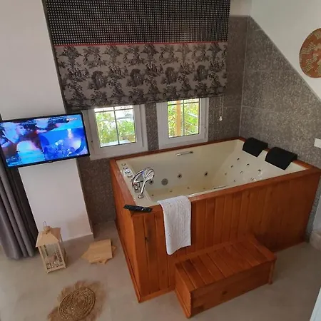 Sea View , 2 Person Jacuzzi,sea 50 Meters アパート *
